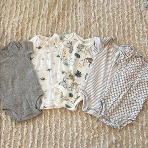 Set of 5 Baby Bodysuits in Neutral Tones/New Never Worn